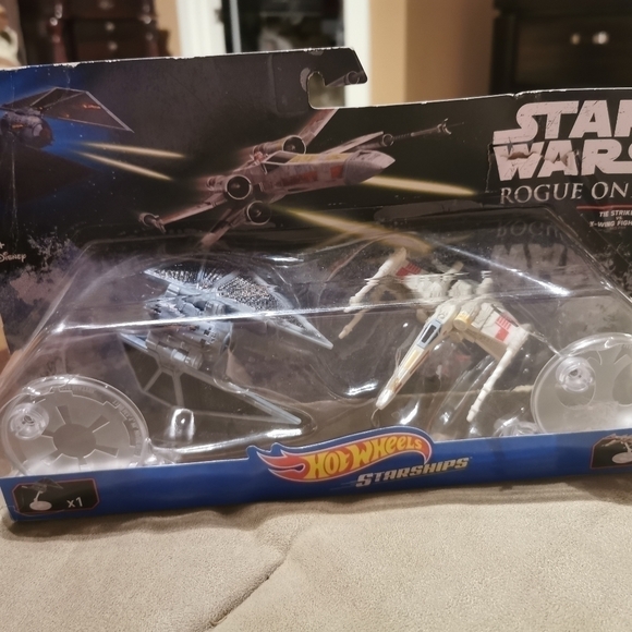 SEALED Star wars collectible rogue one the striker vs x wing fighter - Picture 4 of 8